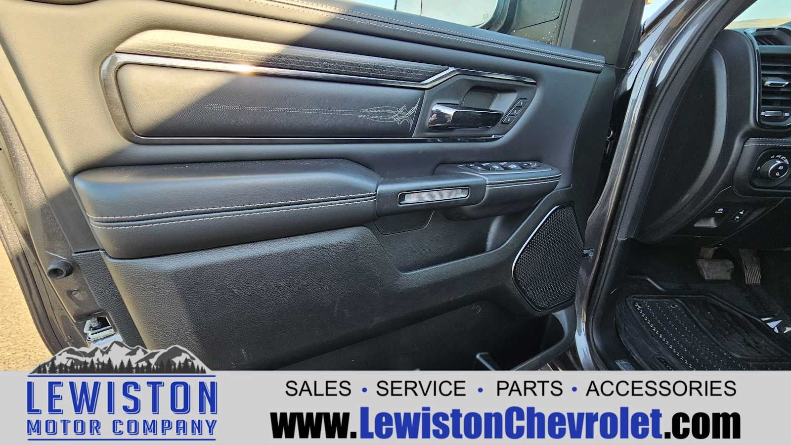 2022 RAM 1500 Limited Crew Cab 4x4 5'7" Box