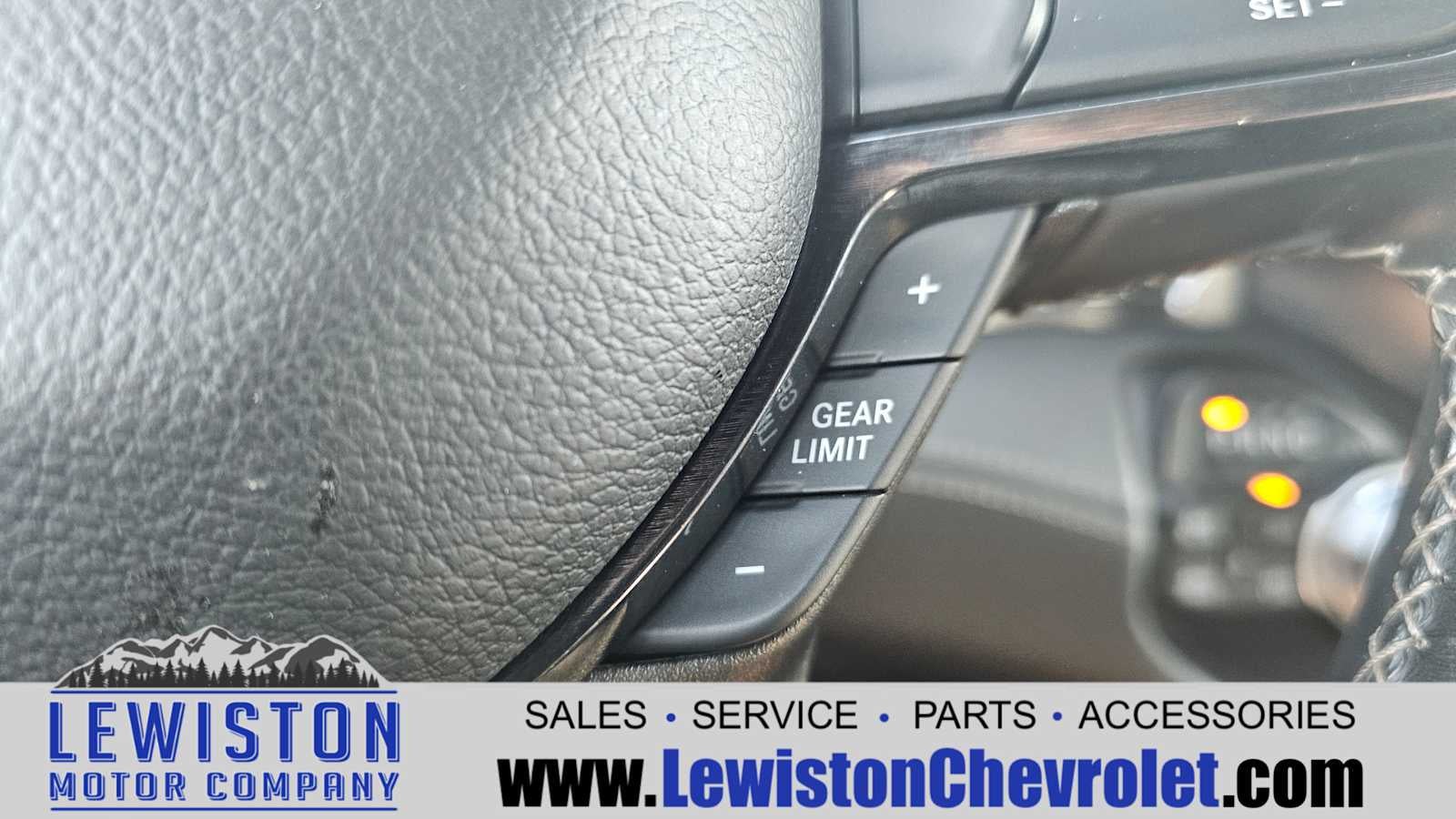 2022 RAM 1500 Limited Crew Cab 4x4 5'7" Box