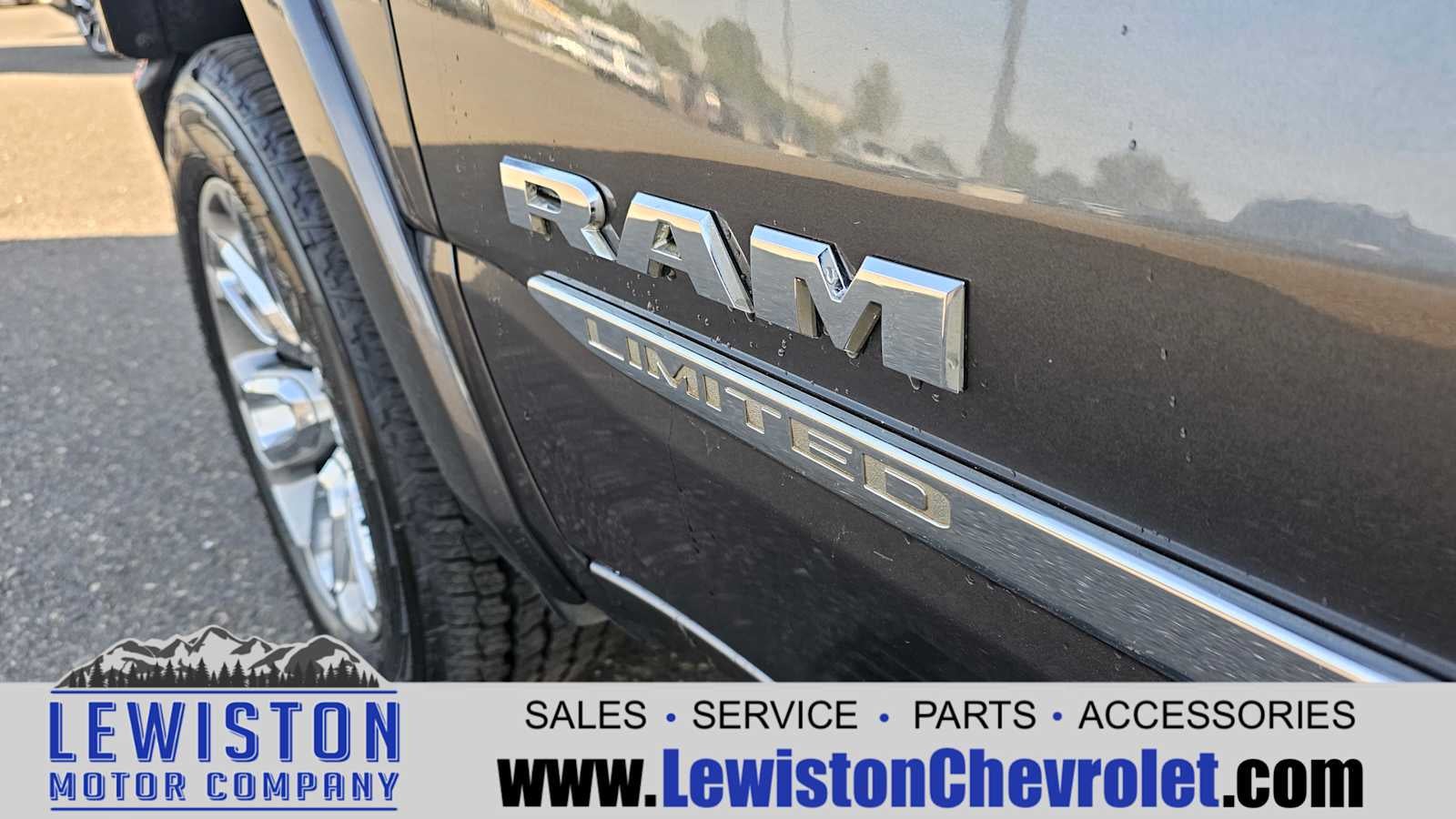 2022 RAM 1500 Limited Crew Cab 4x4 5'7" Box
