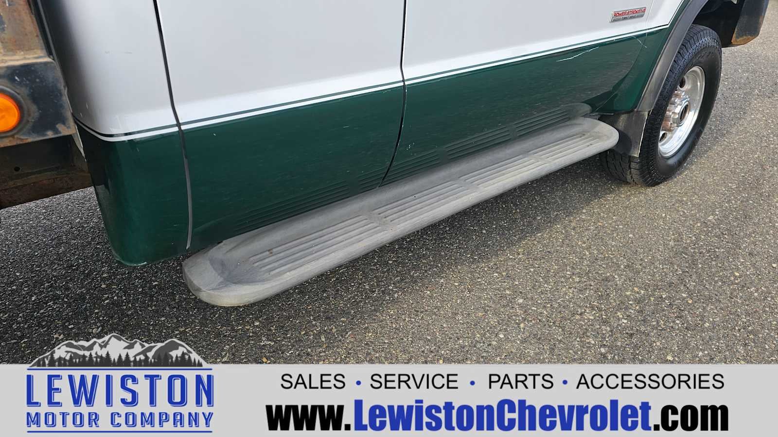 2003 Ford Super Duty F-350 SRW XL