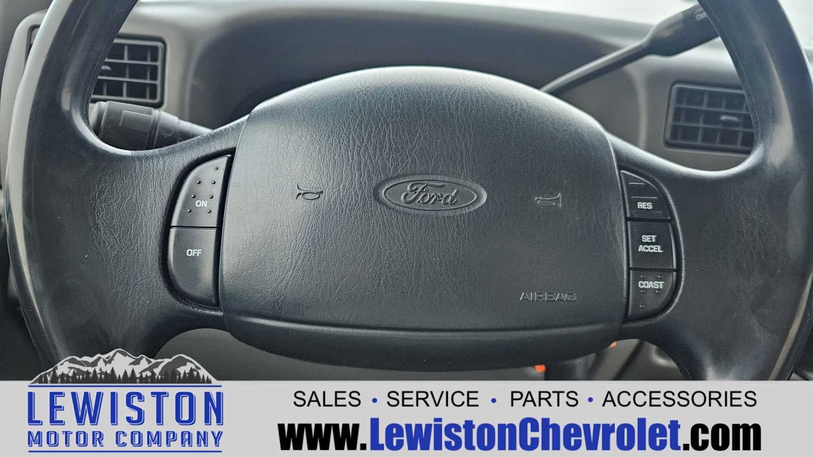 1999 Ford Super Duty F-350 SRW XL