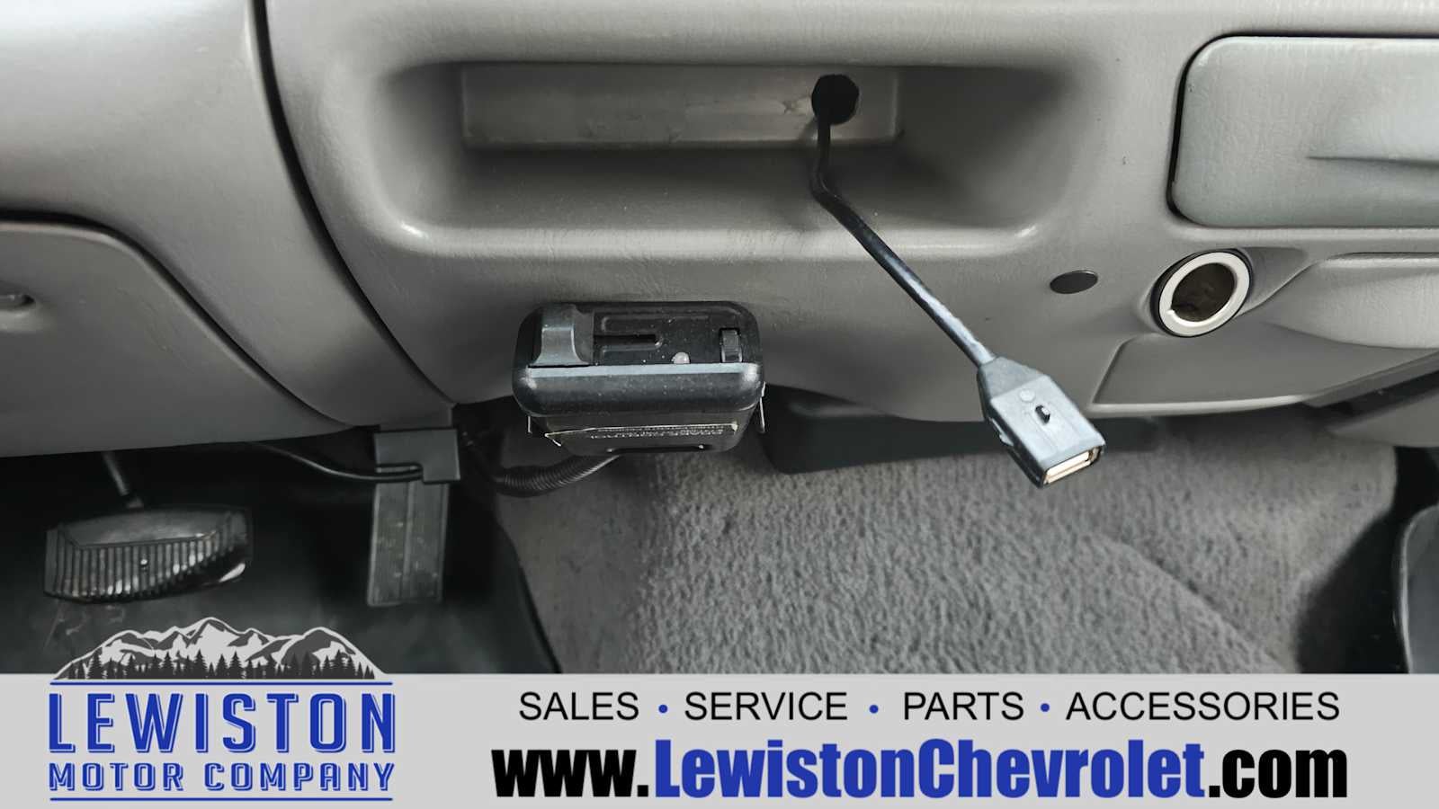 1999 Ford Super Duty F-350 SRW XL