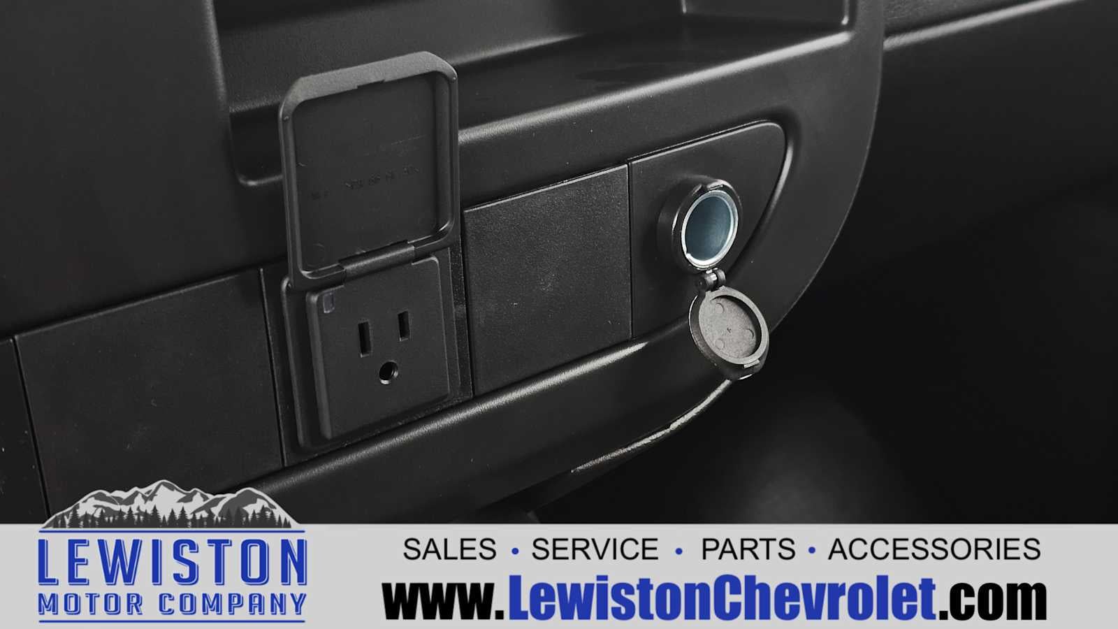 2025 Chevrolet Express Cargo 3500 WT