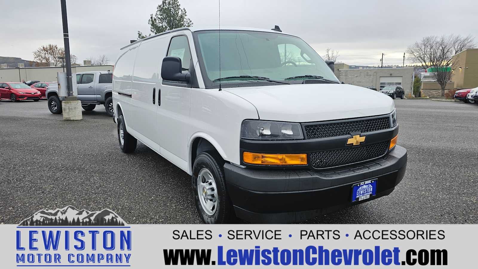2025 Chevrolet Express Cargo 3500 WT