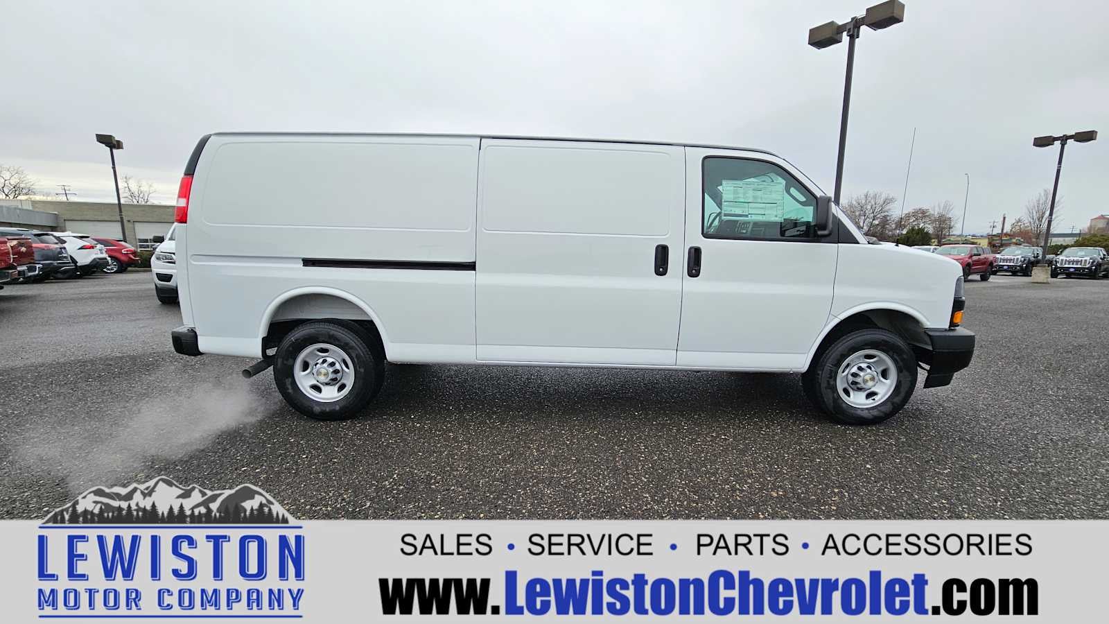 2025 Chevrolet Express Cargo 3500 WT
