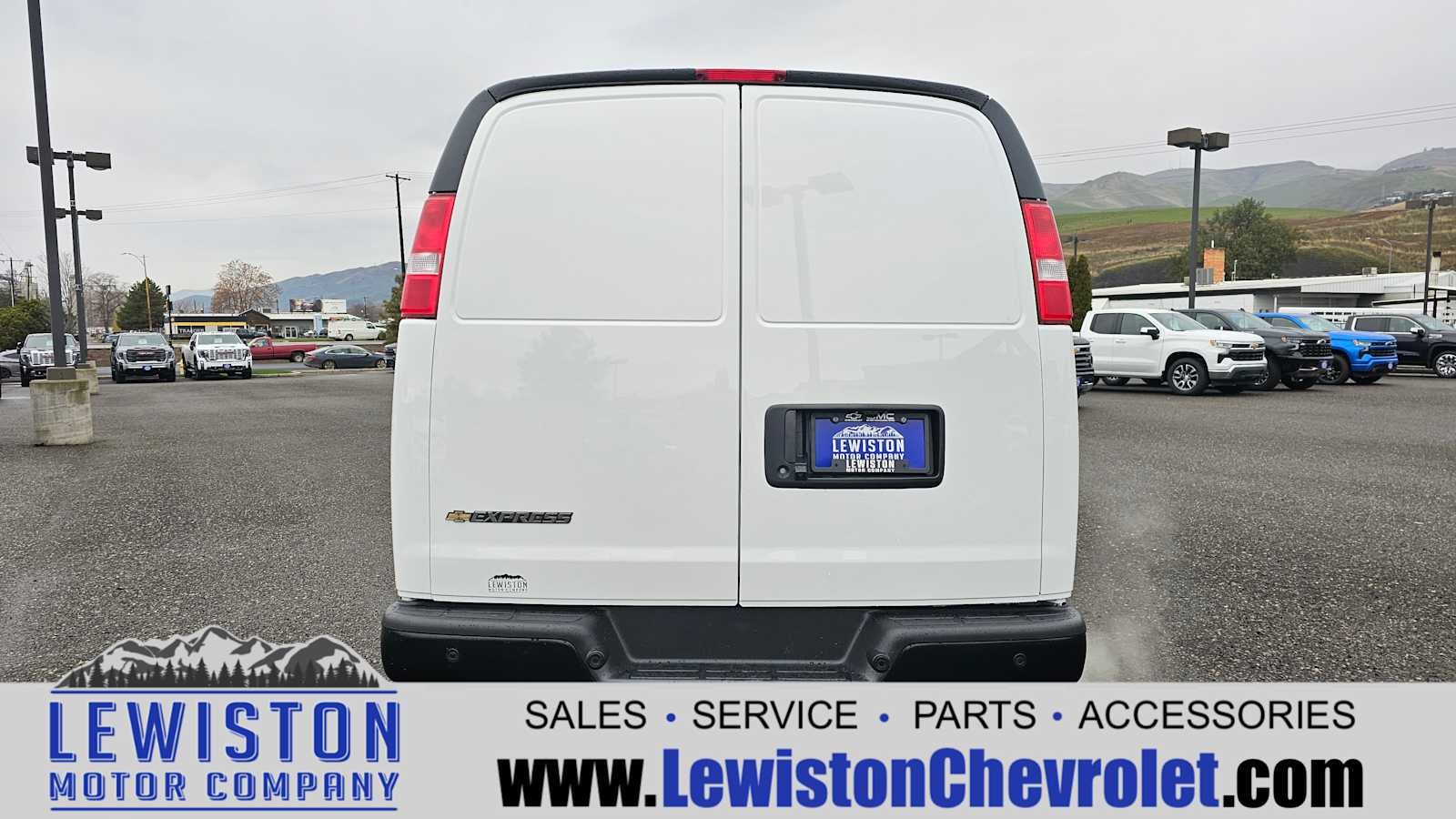 2025 Chevrolet Express Cargo 3500 WT