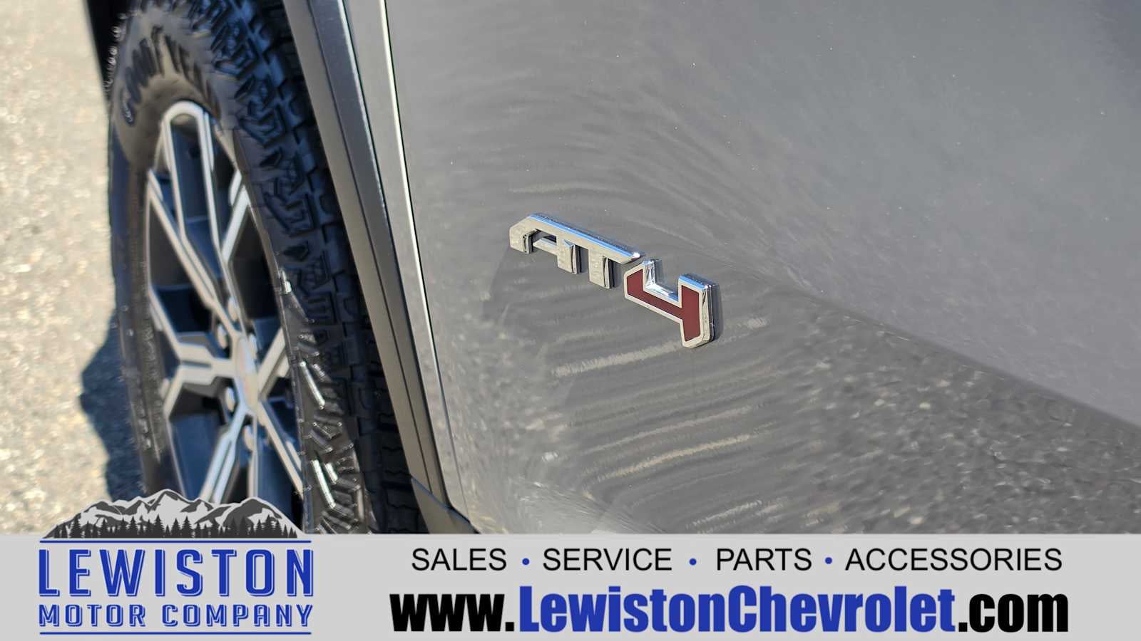 2026 GMC Acadia AT4