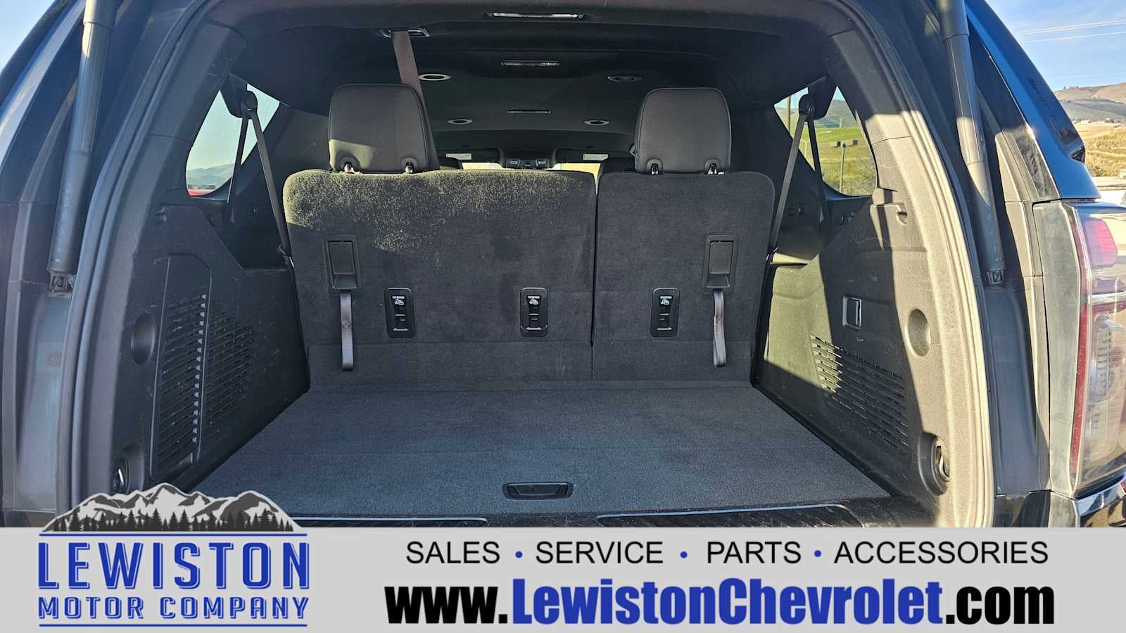 2024 Chevrolet Suburban LT