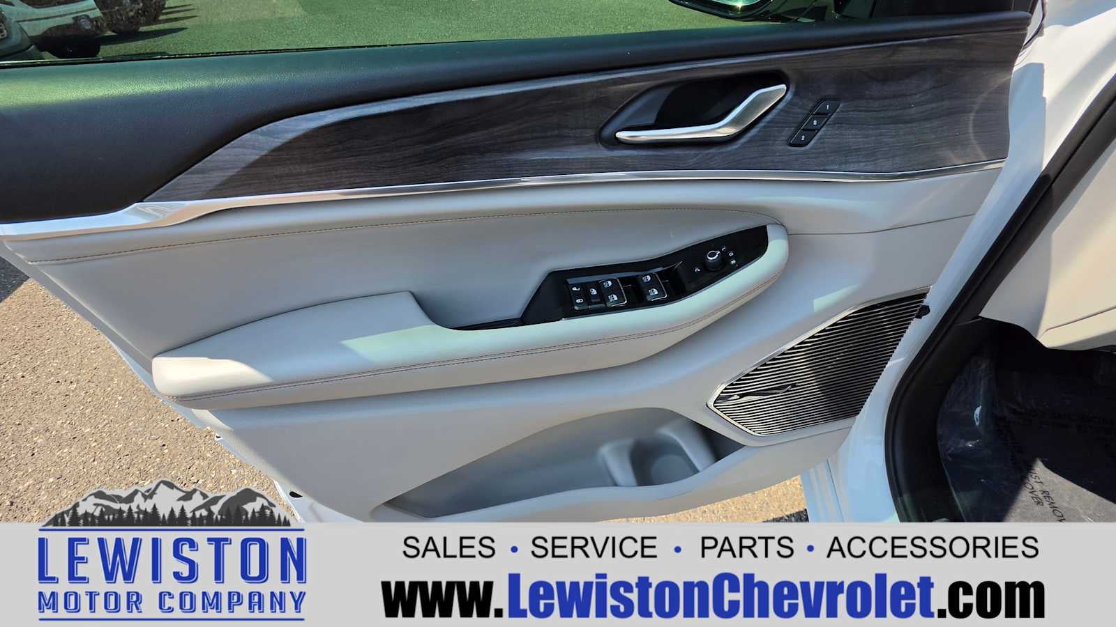 2022 Jeep Grand Cherokee L Overland 4x4