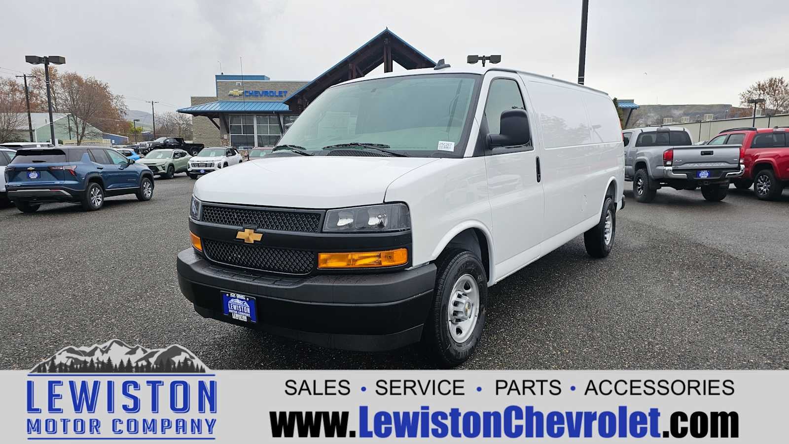 2025 Chevrolet Express Cargo WT