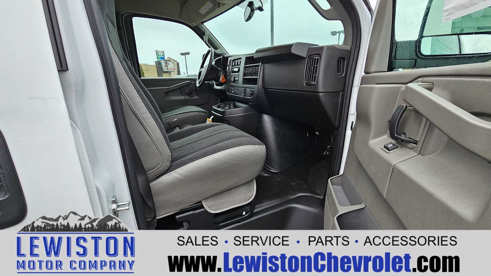 2025 Chevrolet Express Cargo WT