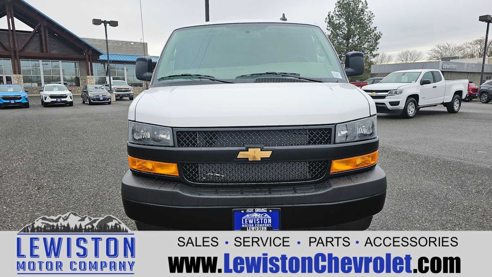 2025 Chevrolet Express Cargo WT