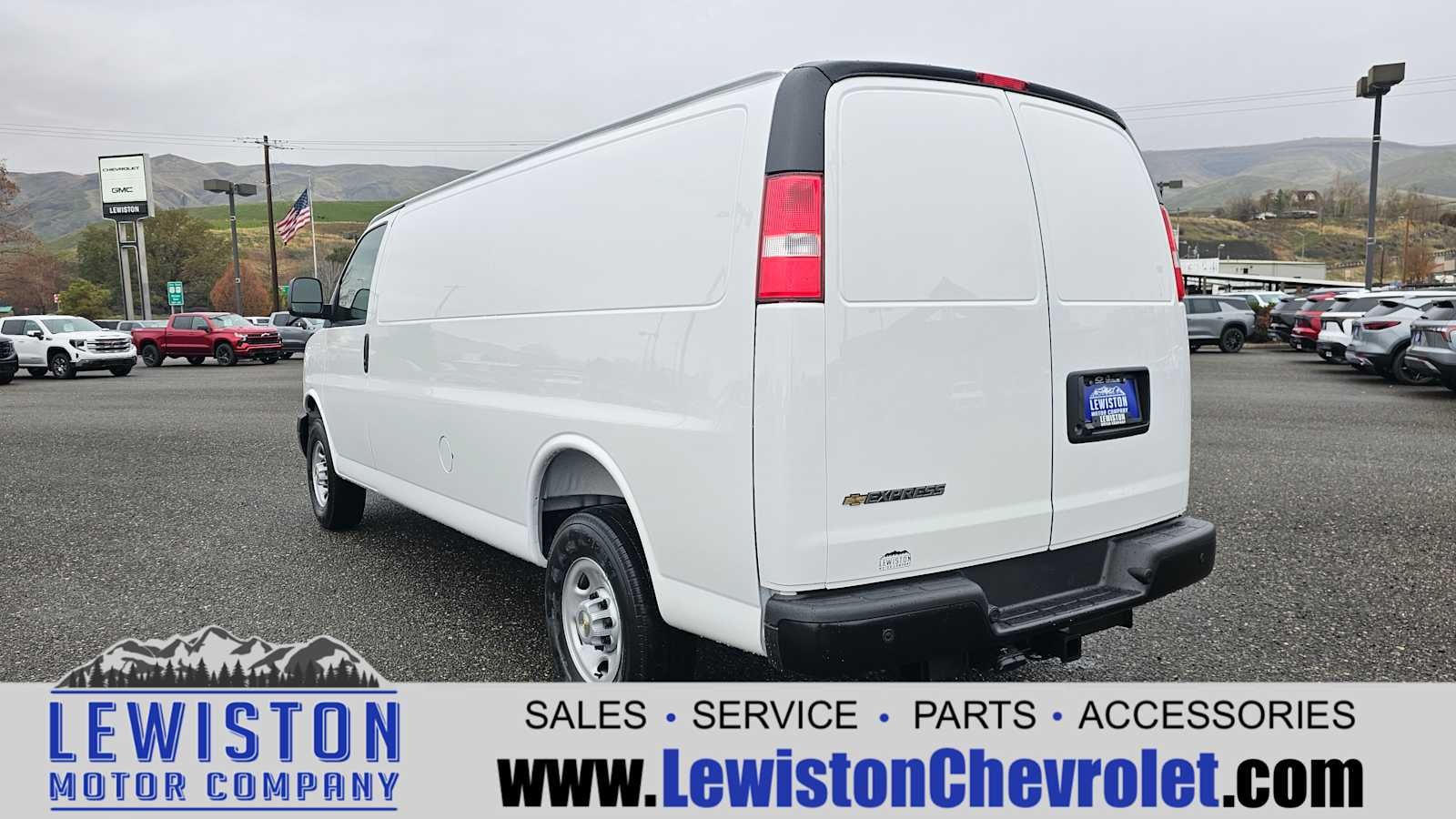 2025 Chevrolet Express Cargo WT