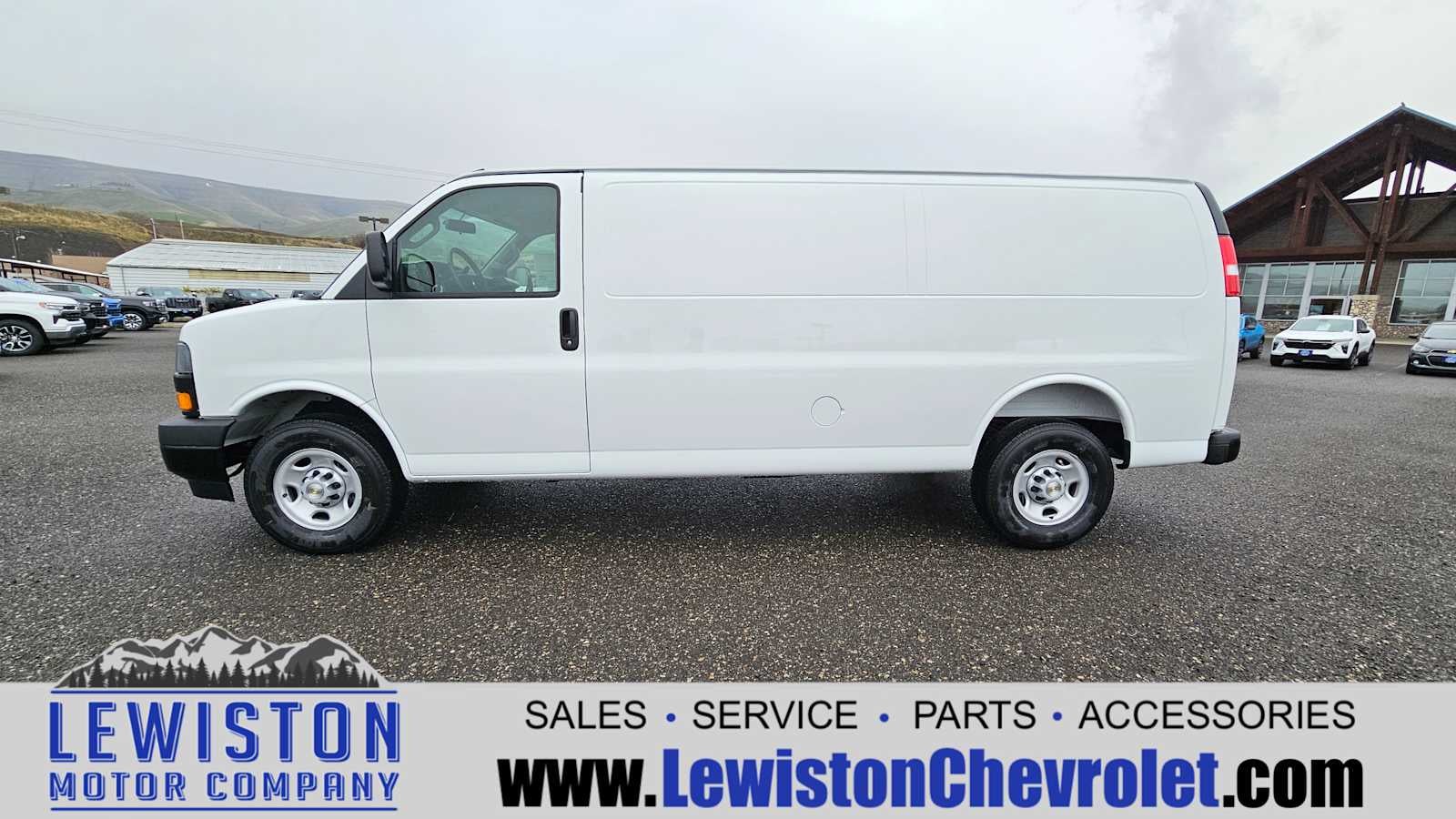 2025 Chevrolet Express Cargo WT