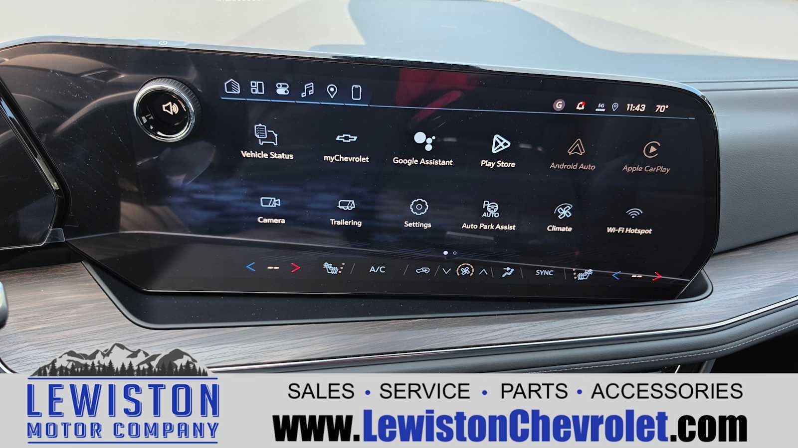 2026 Chevrolet Suburban LT
