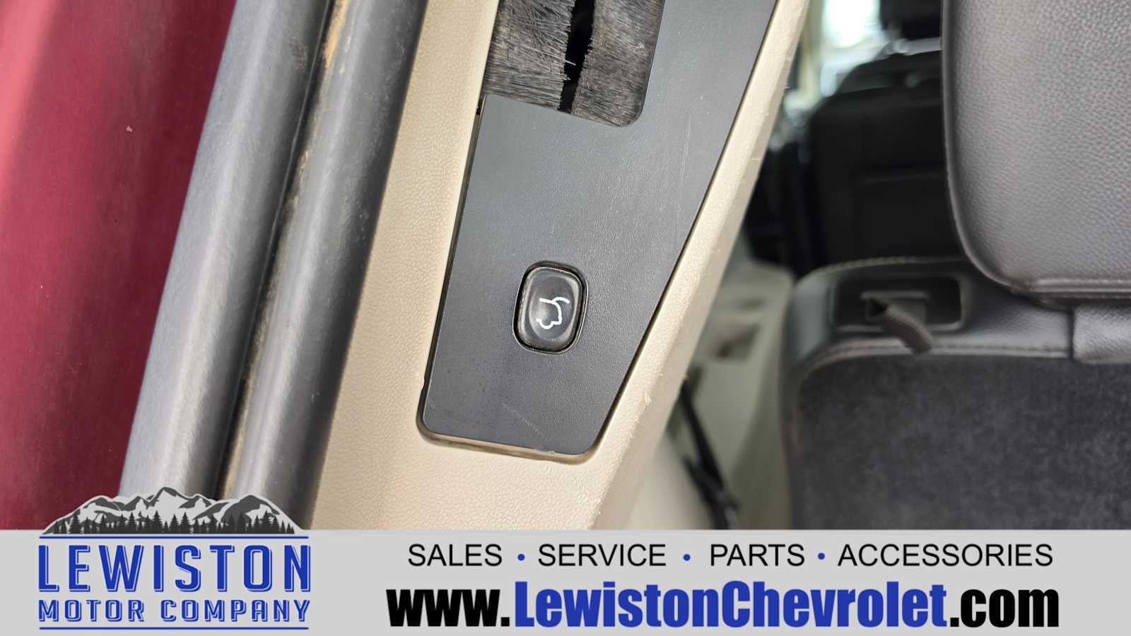 2011 Chrysler Town & Country Touring-L