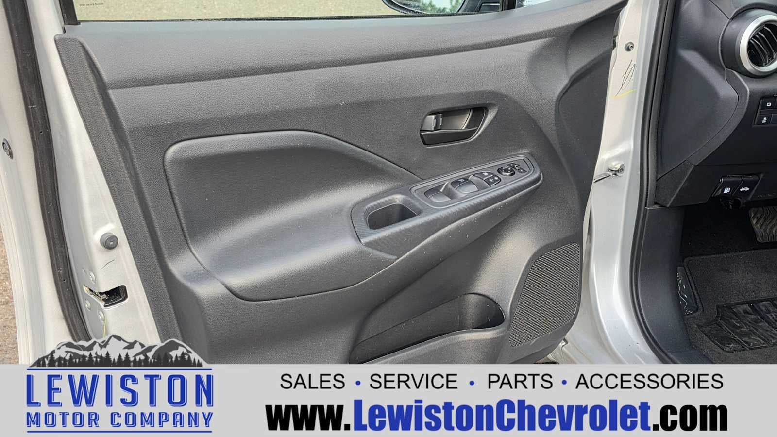 2024 Nissan Versa 1.6 S