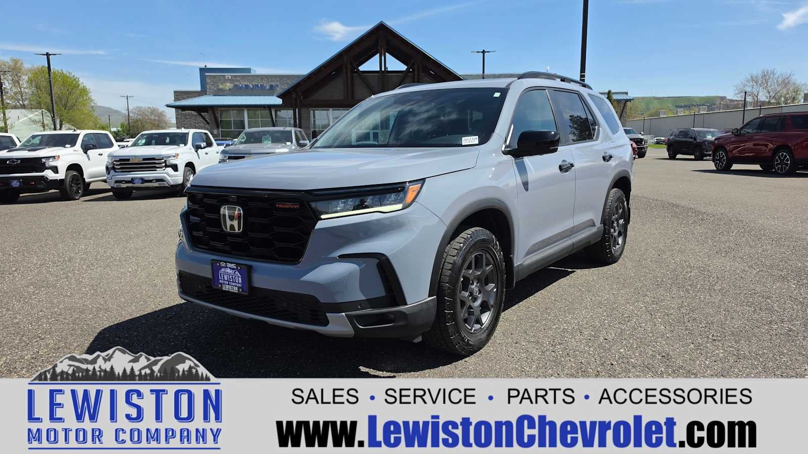 2025 Honda Pilot TrailSport AWD's photo